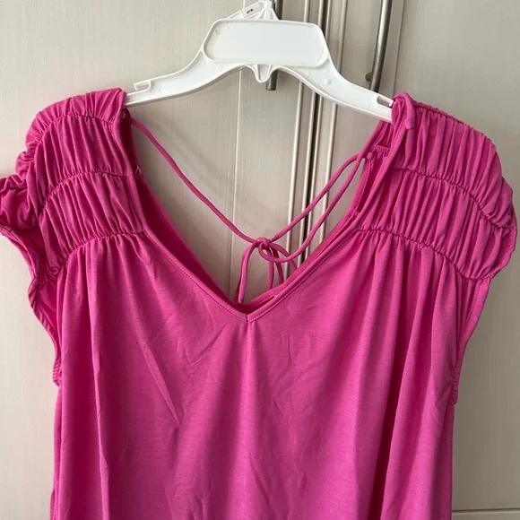 Dear Scarlett Fuchsia Blouse with V-Neck - Picture 4 of 6